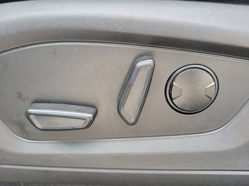 Used 2020 Ford Explorer XLT w/ Equipment Group 202A image 20