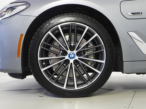 Used 2023 BMW 530e RWD image 5