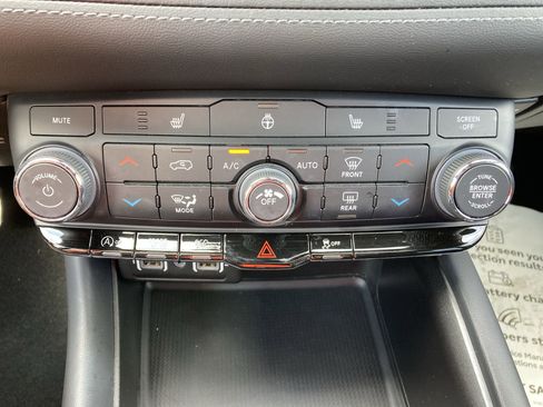 Used 2024 Dodge Durango SXT image 17