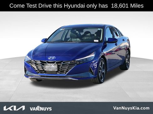 Used 2022 Hyundai Elantra Limited w/ Preferred Accessory Package image 7