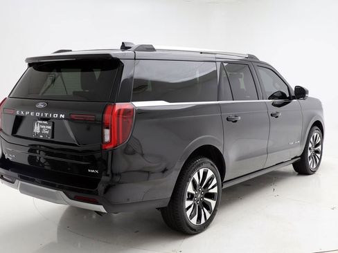 Used 2025 Ford Expedition Max Platinum w/ Driver's Package image 8