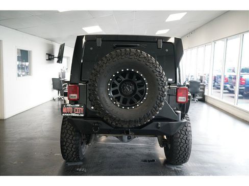 Used 2015 Jeep Wrangler Unlimited Rubicon w/ Connectivity Group image 6