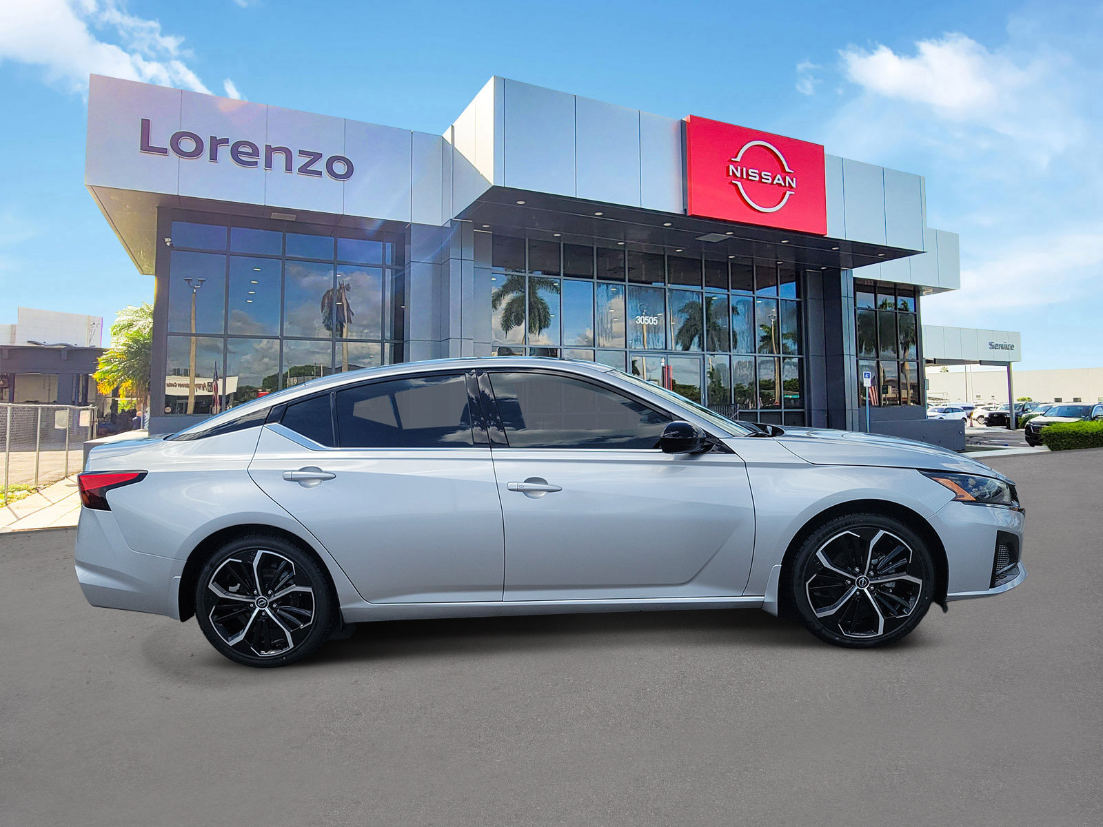 Used 2024 Nissan Altima 2.5 SR w/ SR Premium Package FWD image 4