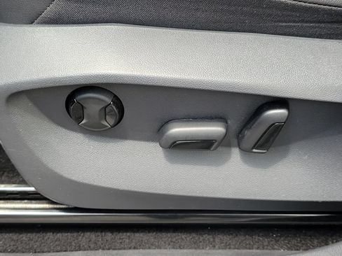 Used 2023 Volkswagen Tiguan SE w/ Panoramic Sunroof Package FWD image 20