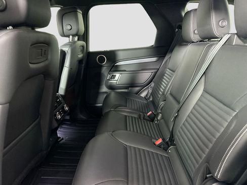 Certified 2025 Land Rover Discovery Dynamic SE image 28