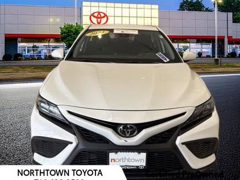 Used 2024 Toyota Camry SE image 5