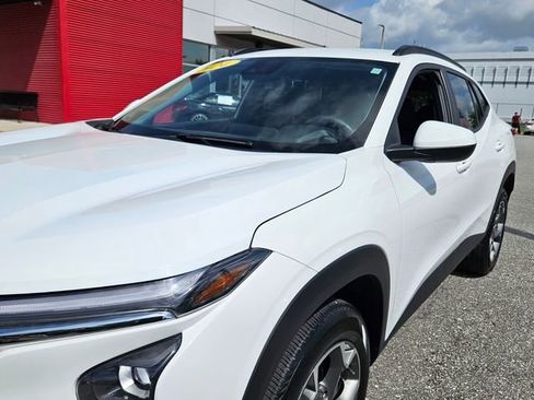 Used 2024 Chevrolet Trax LT w/ Driver Confidence Package image 20