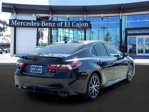 Used 2024 Toyota Camry SE w/ Blackout Package (TMS) image 3