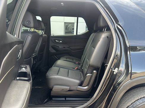 Used 2023 Chevrolet Traverse LT image 20