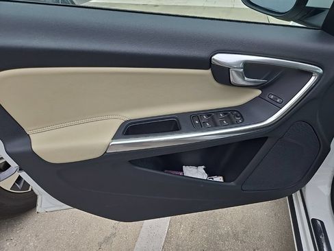 Used 2018 Volvo S60 T5 Dynamic w/ Vision Package FWD image 9