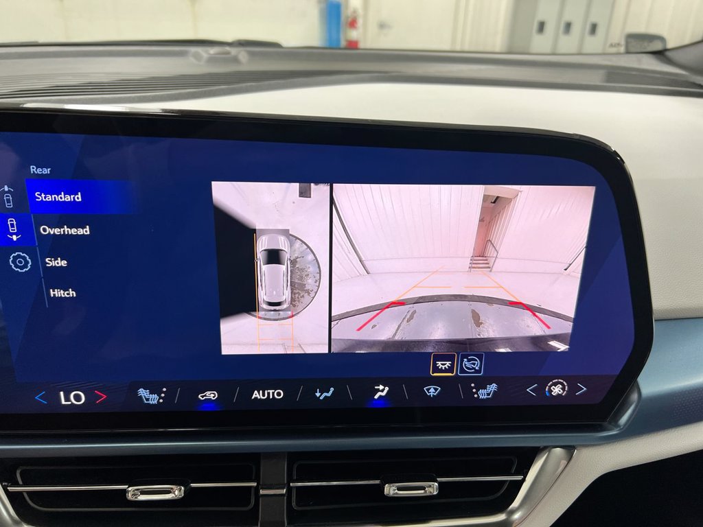 Used 2024 Chevrolet Equinox EV LT FWD image 16