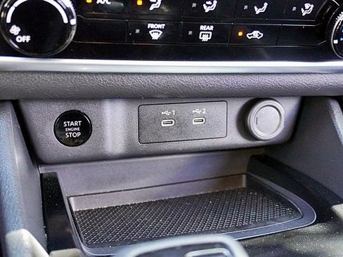 Used 2025 Nissan Rogue S image 28