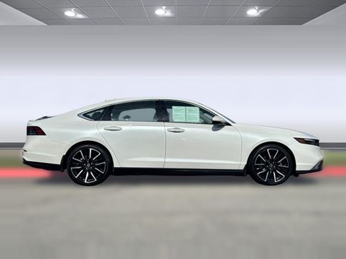 Used 2023 Honda Accord Touring image 8