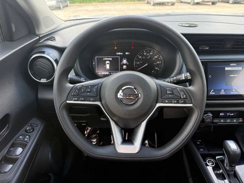 Used 2021 Nissan Kicks SV FWD image 16