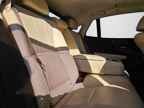 Used 2018 Lexus LS 500 w/ Accessory Package (Z2) image 19