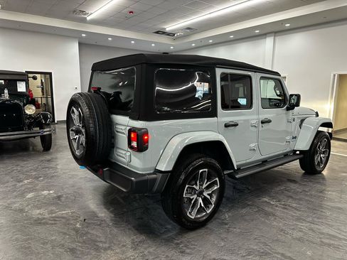 Used 2024 Jeep Wrangler Unlimited w/ Convenience Group image 5