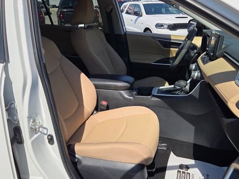 Used 2021 Toyota RAV4 LE FWD image 15
