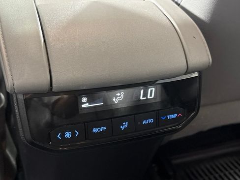 Used 2021 Toyota Highlander XLE AWD/4WD image 26