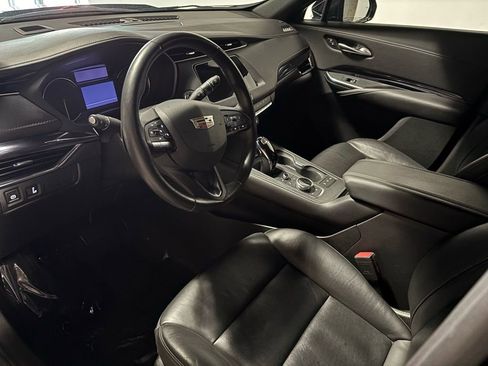 Used 2023 Cadillac XT4 Luxury w/ Cold Weather Package image 10
