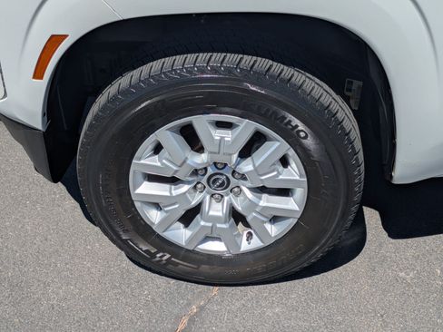 Used 2024 Nissan Frontier SV w/ SV Convenience Package AWD/4WD image 13