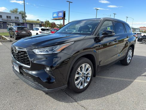 Used 2022 Toyota Highlander Limited image 3