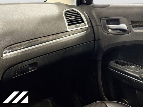 Used 2017 Chrysler 300 C image 25