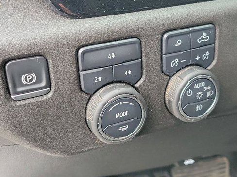 Used 2025 Chevrolet Silverado 2500 LT w/ Convenience Package image 22