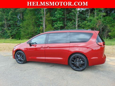 Certified 2025 Chrysler Pacifica Limited FWD image 4