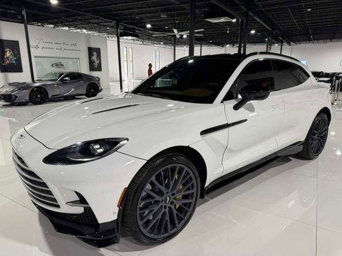 Used 2023 Aston Martin DBX 707 image 3