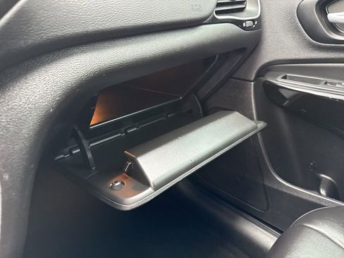 Used 2021 Jeep Cherokee Altitude image 23