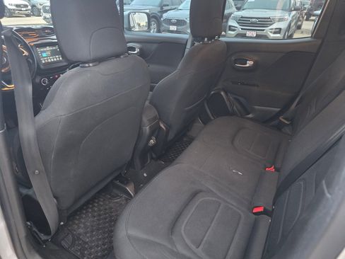 Used 2020 Jeep Renegade Latitude w/ Cold Weather Group image 8