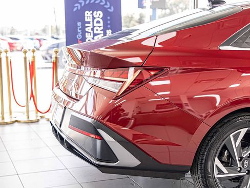 Used 2024 Hyundai Elantra SEL w/ Convenience Package FWD image 12