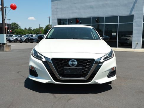 Used 2020 Nissan Altima 2.5 SR FWD image 2