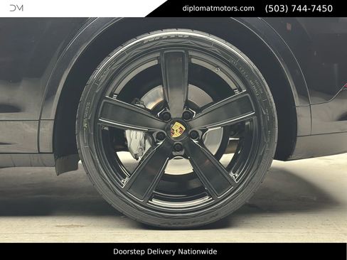 Used 2022 Porsche Cayenne Turbo w/ Performance Package (PG2) image 44