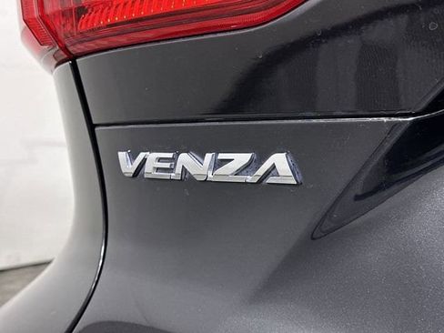 Used 2023 Toyota Venza XLE AWD/4WD image 32
