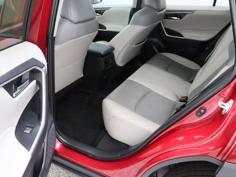 Used 2024 Toyota RAV4 XLE Premium FWD image 28