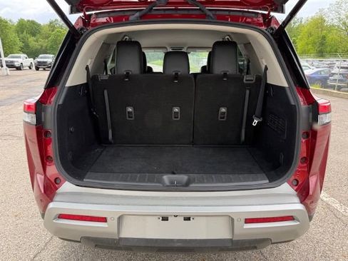 Used 2023 Nissan Pathfinder SL w/ Black Appearance Package image 36