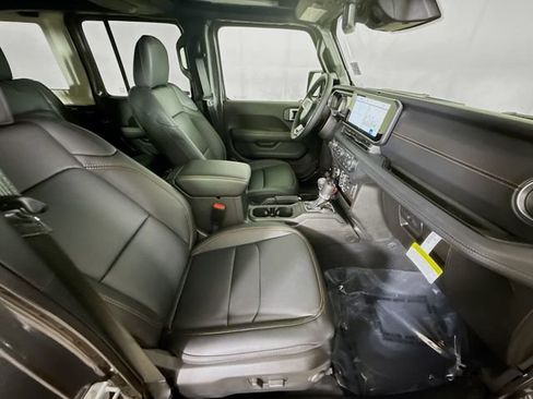 New 2026 Jeep Wrangler Unlimited Sahara AWD/4WD image 25