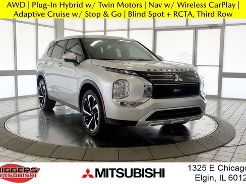 Used 2025 Mitsubishi Outlander SE image 1