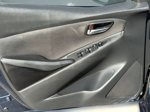 Used 2017 Toyota Yaris iA image 12