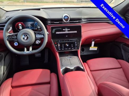 New 2025 Maserati Grecale GT image 14