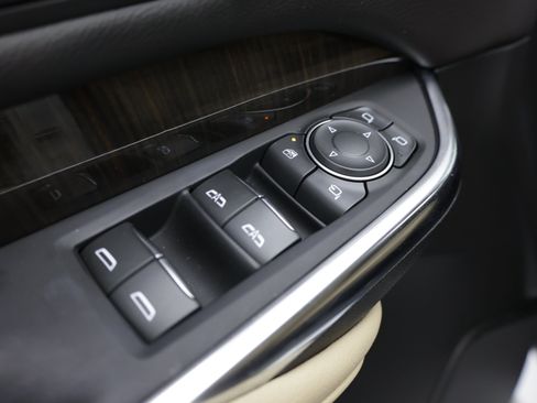 Used 2025 Cadillac XT4 Premium Luxury w/ Cold Weather Package FWD image 15
