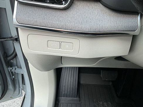 New 2026 Volvo XC90 T8 Ultra w/ Protection Package Premier AWD/4WD image 18
