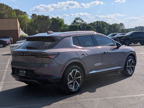 Used 2024 Chevrolet Equinox EV LT w/ LPO, Blackout Package image 7