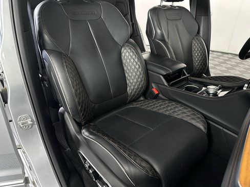 Used 2022 Jeep Grand Cherokee Summit AWD/4WD image 32