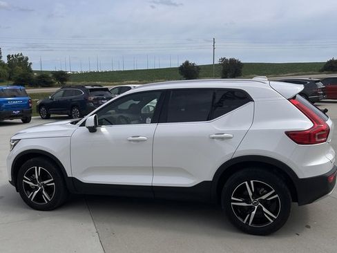 Used 2024 Volvo XC40 B5 Core AWD/4WD image 6