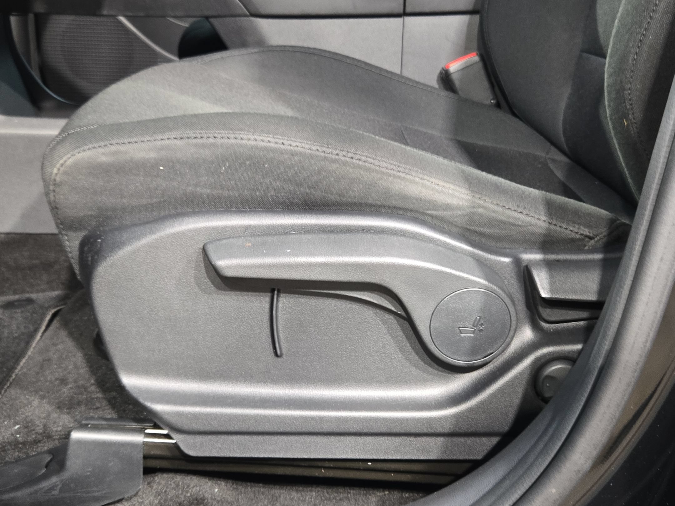 Used 2025 Hyundai Santa Fe SE AWD/4WD image 23