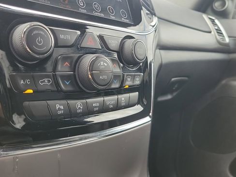 Used 2019 Jeep Grand Cherokee Altitude image 23