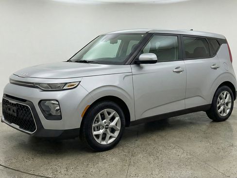 Used 2025 Kia Soul LX w/ LX Technology Package image 3