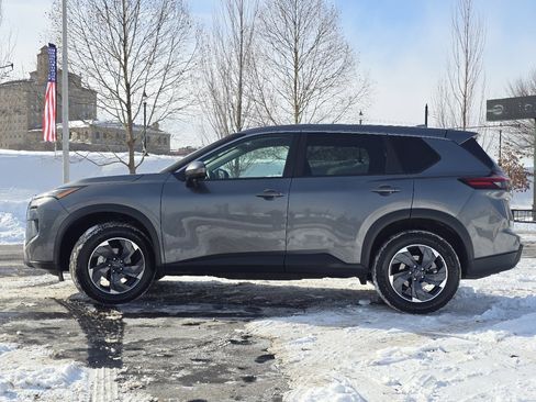 Used 2024 Nissan Rogue SV image 21